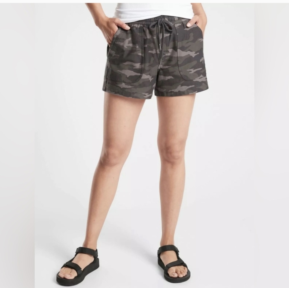 Athleta Camo Farallon shorts